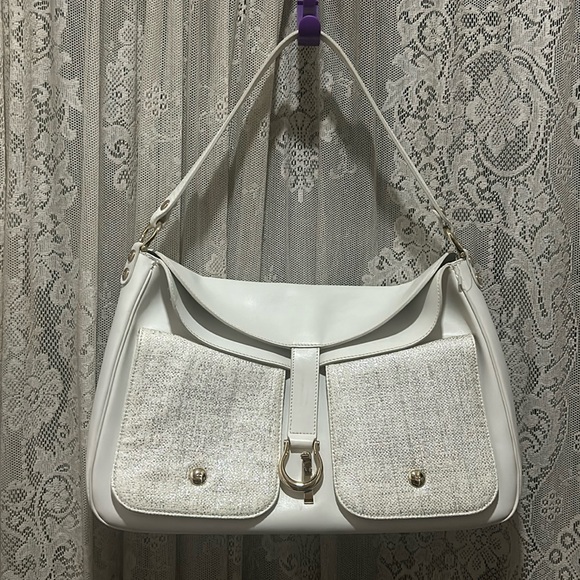 KATE SPADE-NWOT! BEAUTIFUL WHITE LEATHER W/SILVER GLITTERY ACCENT-CLEAN INSIDE! - Picture 1 of 10